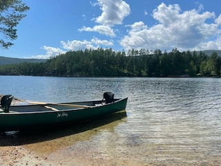 ..oder mit dem gemieteten Motorboot