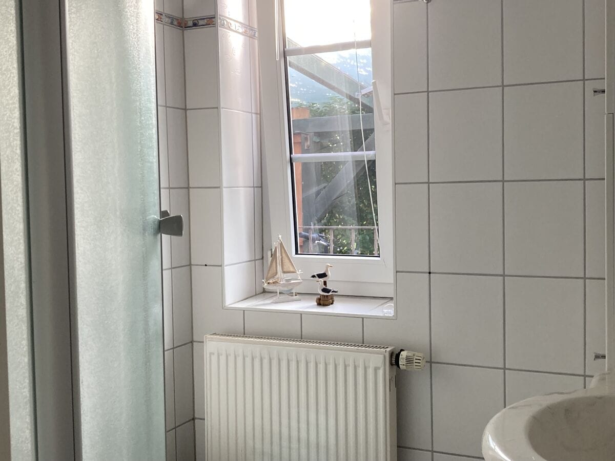 Duschbad mit Toilette EG