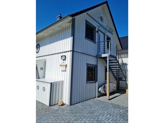 Eingang und Parkplatz FW 1.OG