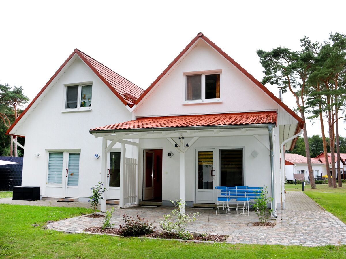 Eingang zur Wohnung im Obergeschoß (geöffnete Tür)