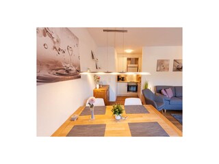 Wohn-/Essbereich mit offener Küche