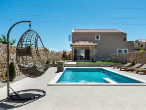 avec piscine, jacuzzi et sauna