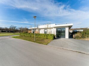 Vakantiehuis Moderne villa in Zeewolde met een sauna - Biedhuizen - image1