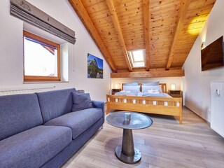 Doppelbett und Schlafcouch