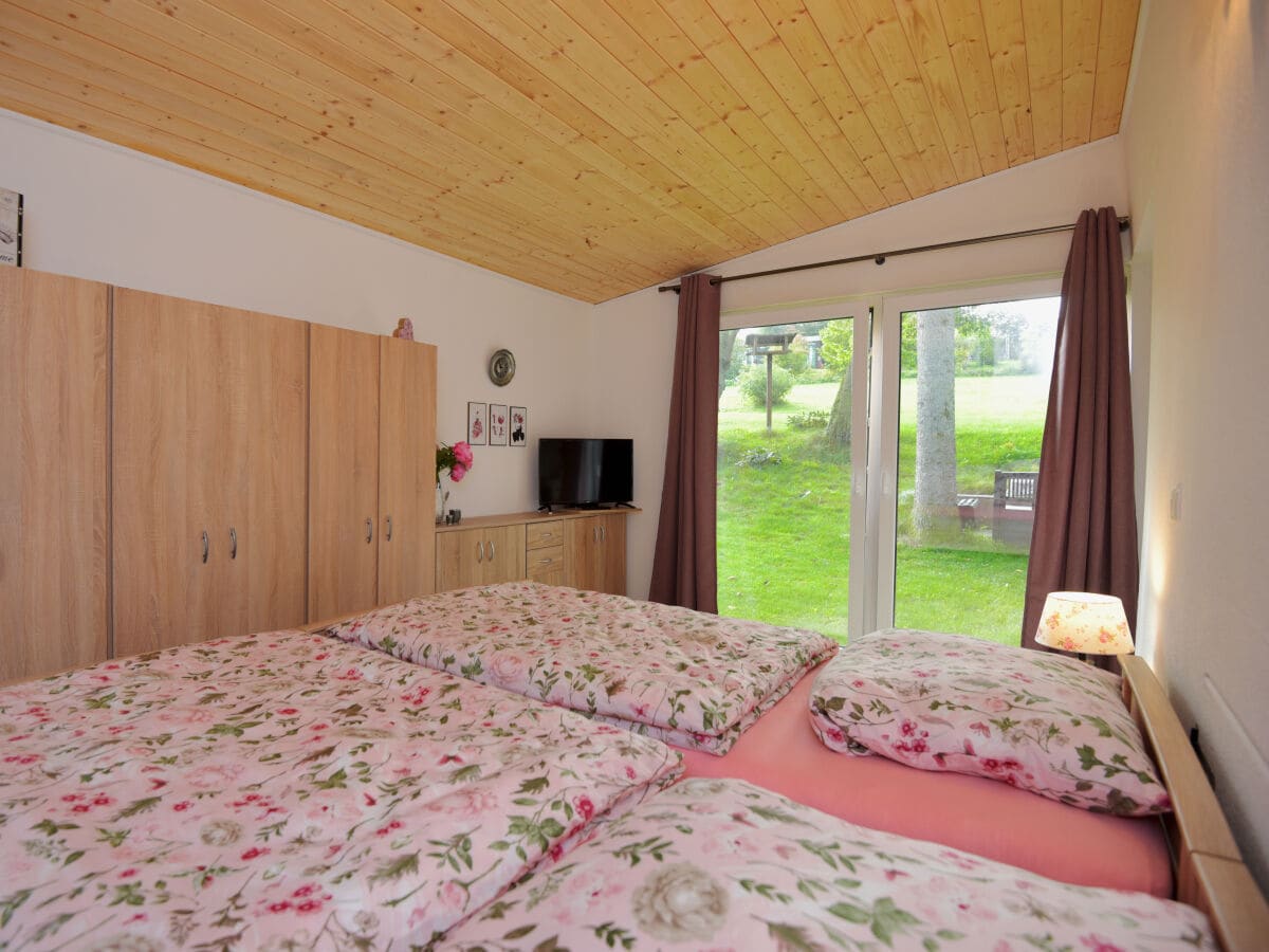 Schlafzimmer mit Doppelbett