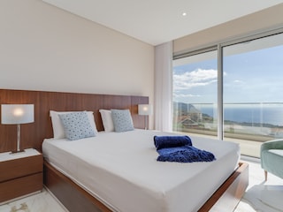 Schlafzimmer 3 mit Meerblick und Balkon