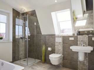 Badezimmer mit Badewanne