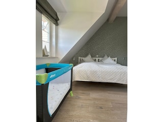 mit Platz für ein Aufstellbett