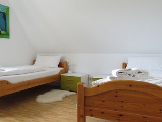 Kinderzimmer mit Tageslichtfenster