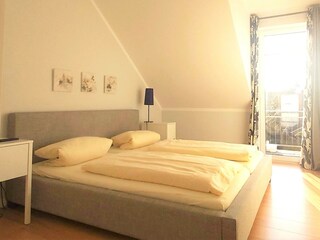 Schlafzimmer 1