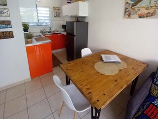 Moderne komplett eingerichtet Küche mit Waschmaschine