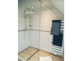 ebenerdige Regendusche