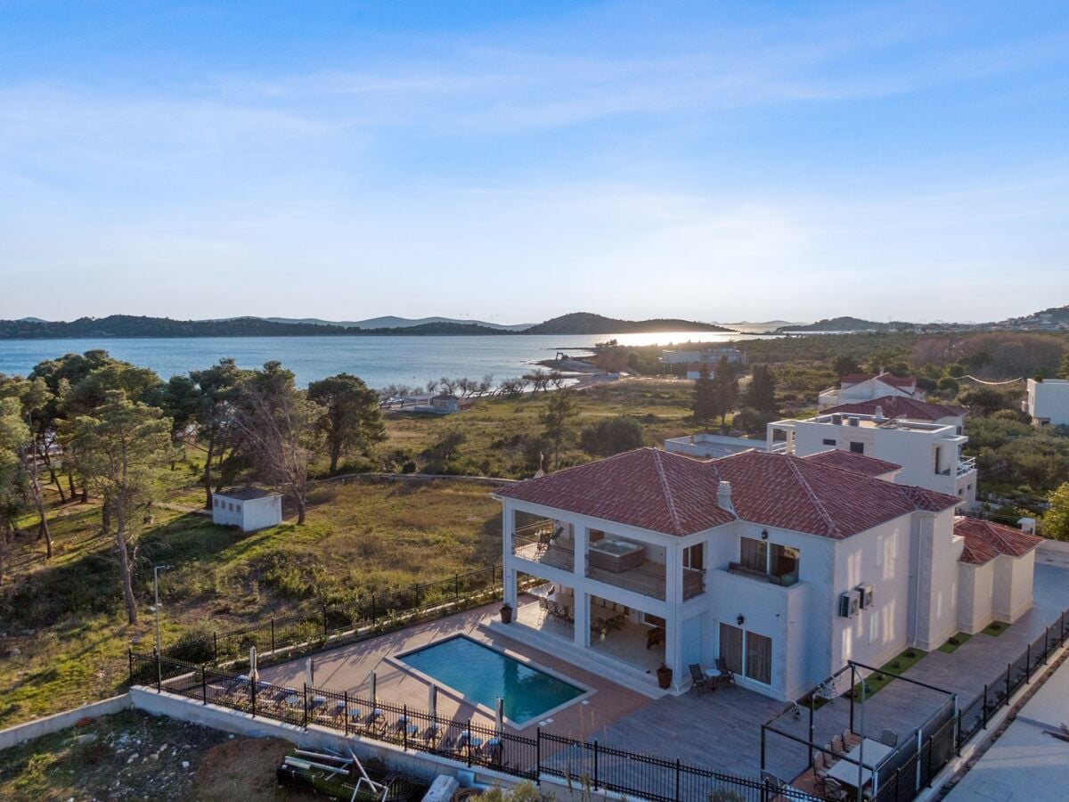 Villa Carolus in Vodice