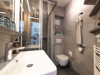 Appartement_Alpenrose_Badezimmer_Feriendorf_Wallen