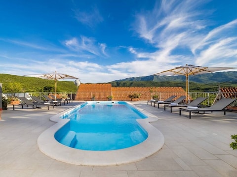 Villa Vito Beheizter Pool , Jacuzzi & Kinderspielplatz