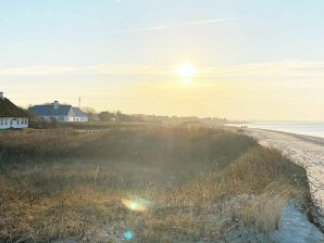 10 Personen Ferienhaus in Glesborg - Fjellerup Strand - image1