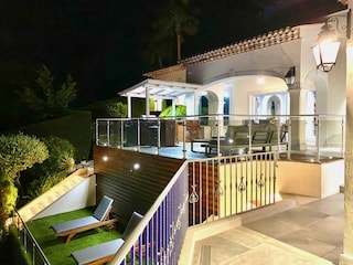 evening picture of the terraces at lounge and kitchen