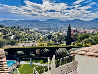 View to the other side, the Esterel Mountains!