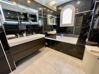 luxury bathroom at masterbedroom