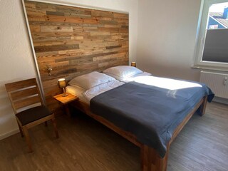 Schlafzimmer 1