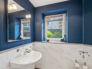 Small bath room
