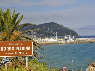 Blick auf Hafen von Porto Maurizio