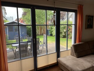 Terrasse und Gartenhaus