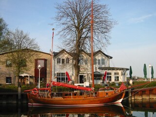 Zeesboot im Zingster Hafen
