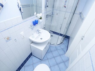 Duschbad im EG in maritimem Design