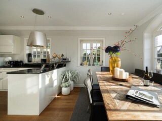 offene Küche und Essbereich