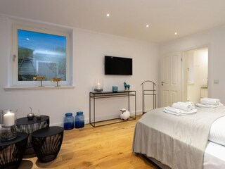 Schlafzimmer UG mit Sauna