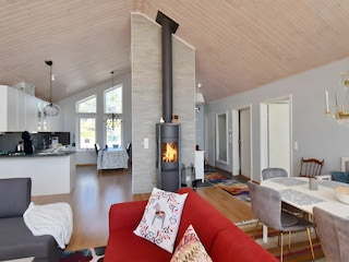 Wohn- und Esszimmer mit Kamin