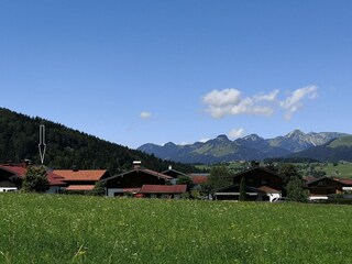 Unser Haus vom Wanderparkplatz aus...
