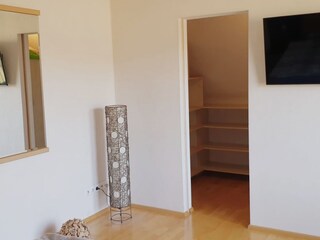 Schlafzimmer 1 mit begehbarem Schrank