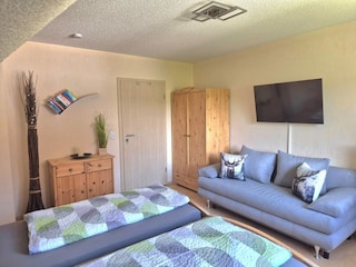 Schlafzimmer 2 - mit ausiehbarer Schlafcouch