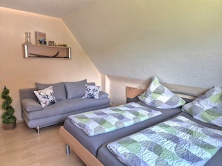 Schlafzimmer 3 - mit ausiehbarer Schlafcouch
