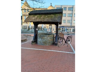 Dorfbrunnen im Zentrum von Duhnen