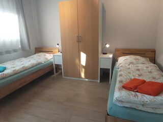 Schlafzimmer 2