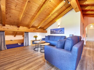 Wohn-Esszimmer mit Kinderecke