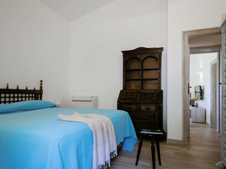 Schlafzimmer mit Doppelbett