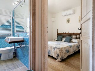 Schlafzimmer mit Doppelbett