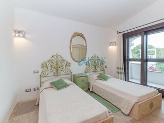 Schlafzimmer mit zwei Einzelbetten