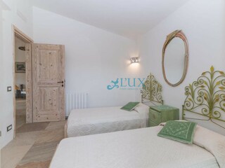 Schlafzimmer mit zwei Einzelbetten