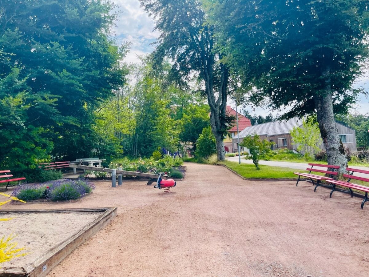 Der Spielplatz gegenüber der Ferienwohnung