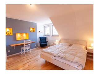 Schlafzimmer 1