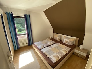 Schlafzimmer 1