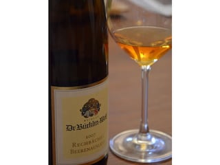 Wein und Rebenmeer sobald man den Wald verlässt