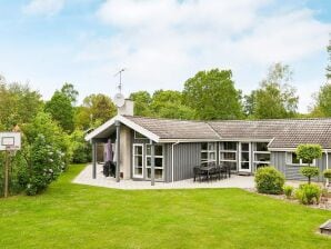 10 Personen Ferienhaus in Glesborg - Fjellerup Strand - image1