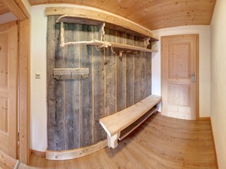 Altholzgarderobe Eingangsbereich