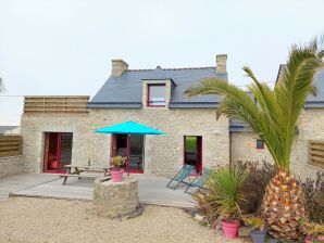 Steinhaus in Cleder nahe Sandstrand